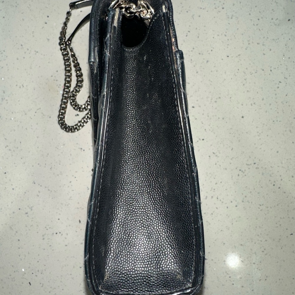 Saint Laurent
Envelope Medium in Quilted Grain De Poudre Embossed Leather - Picture 11 of 14
